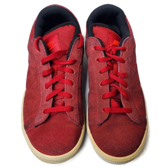 Nike red skateboard shoe. Youth Size 5. - Picture 1 of 5